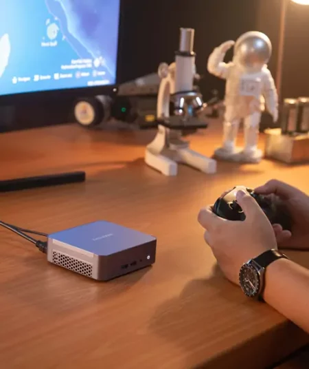 Gaming Setup klein Zimmer kompakter Schreibtisch Mini PC Lösung