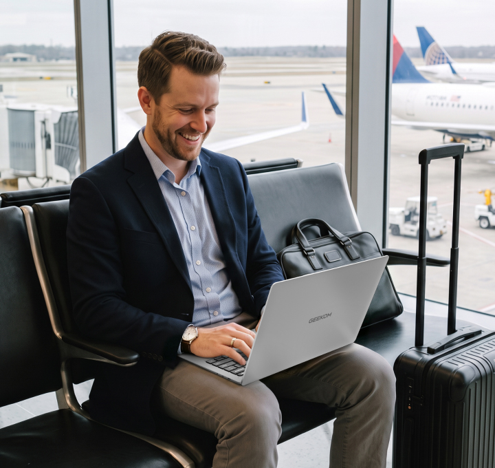 GEEKOM Office Laptop mit 999 g und langer Akkulaufzeit – vom Büro zum Kundentermin